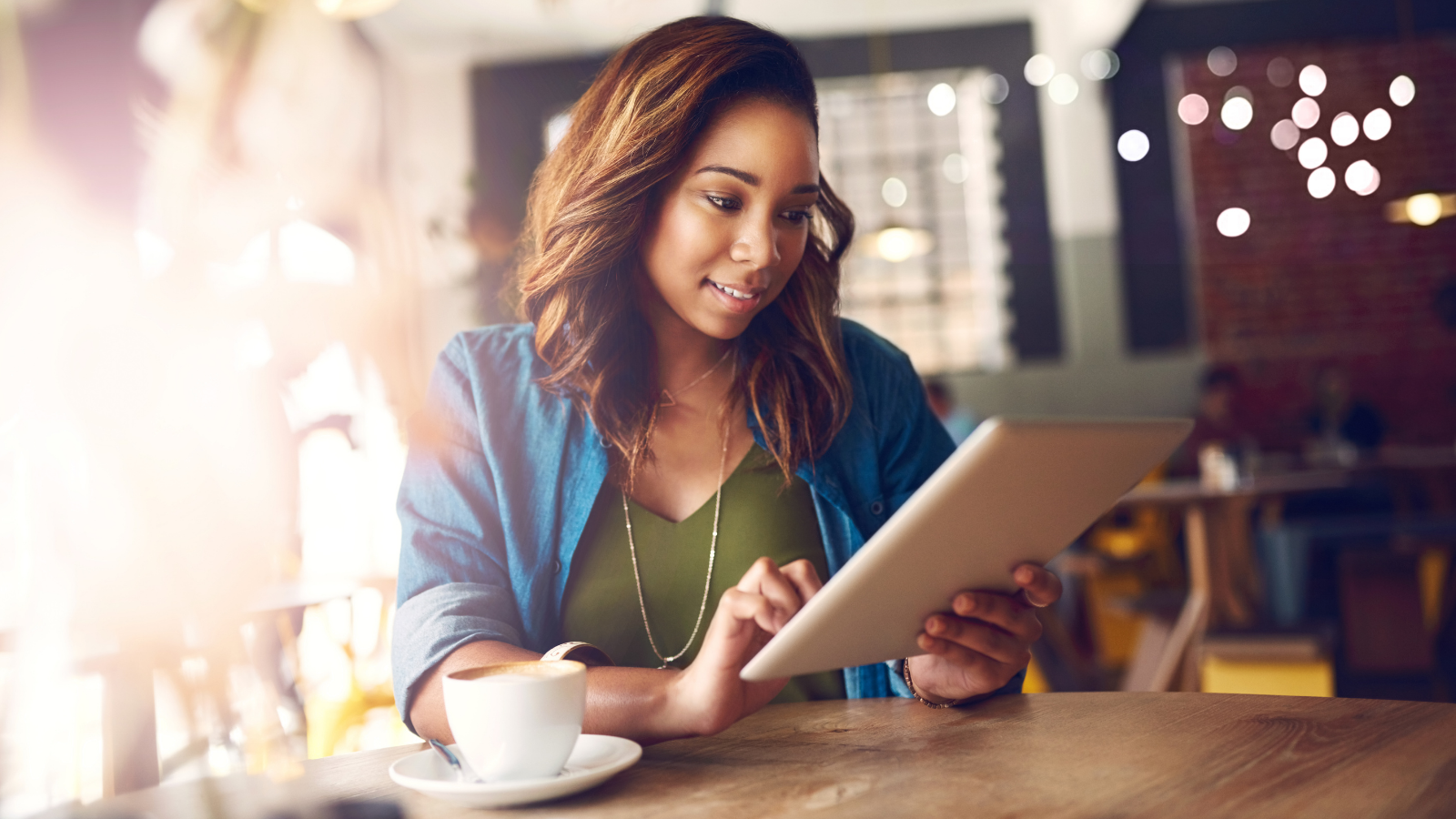 Weekly Roundup: Customer Experience and Content, Leveraging Employees on LinkedIn + More